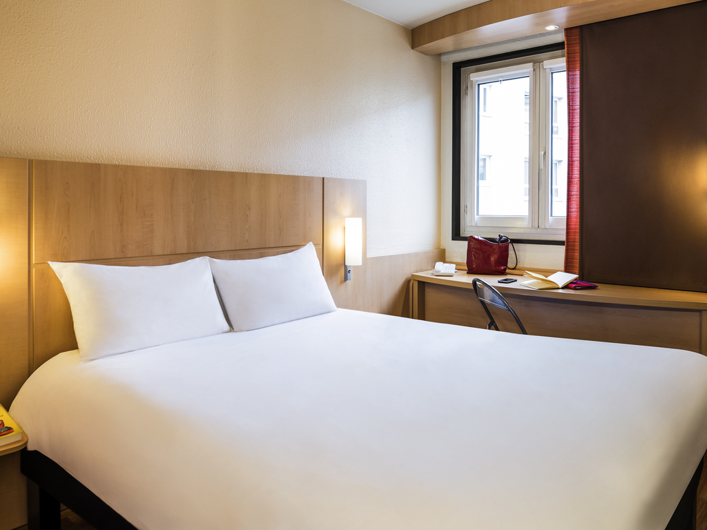  Htel Ibis Suresnes - Accor Htels